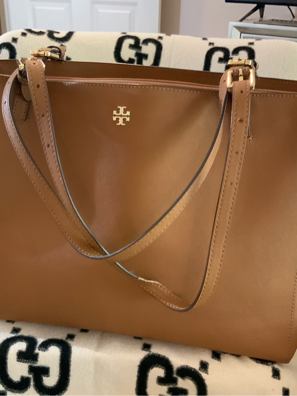 Tory Burch York Saffiano Large Tote - Picture 4 of 9